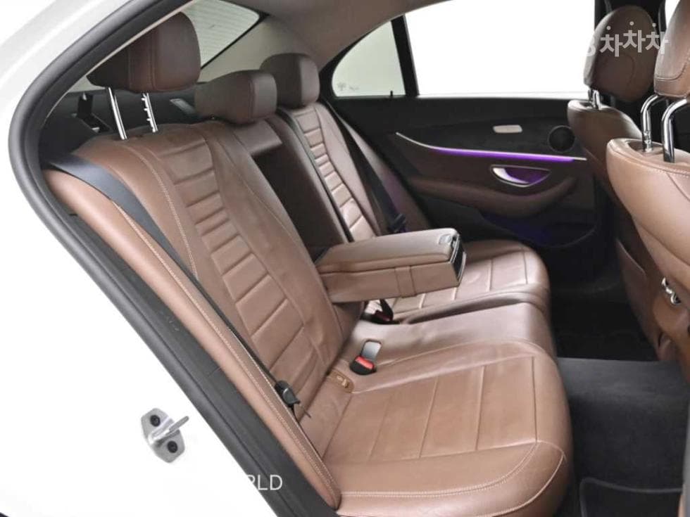 Mercedes-Benz E-Class (W213)E220d Avantgarde - 12