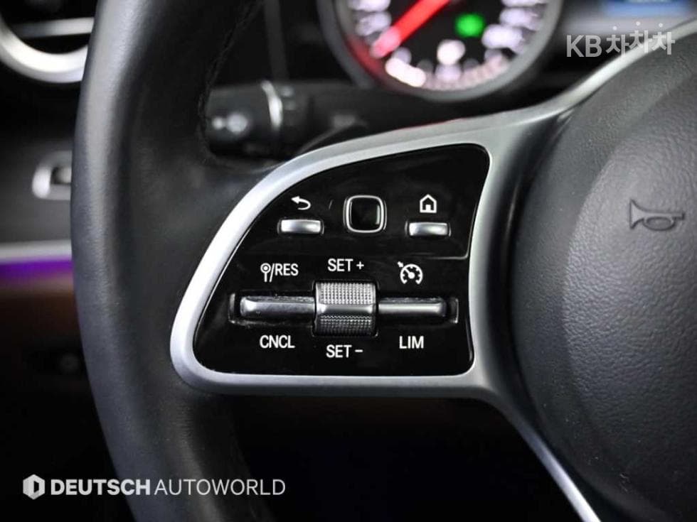 Mercedes-Benz E-Class (W213)E220d Avantgarde - 18