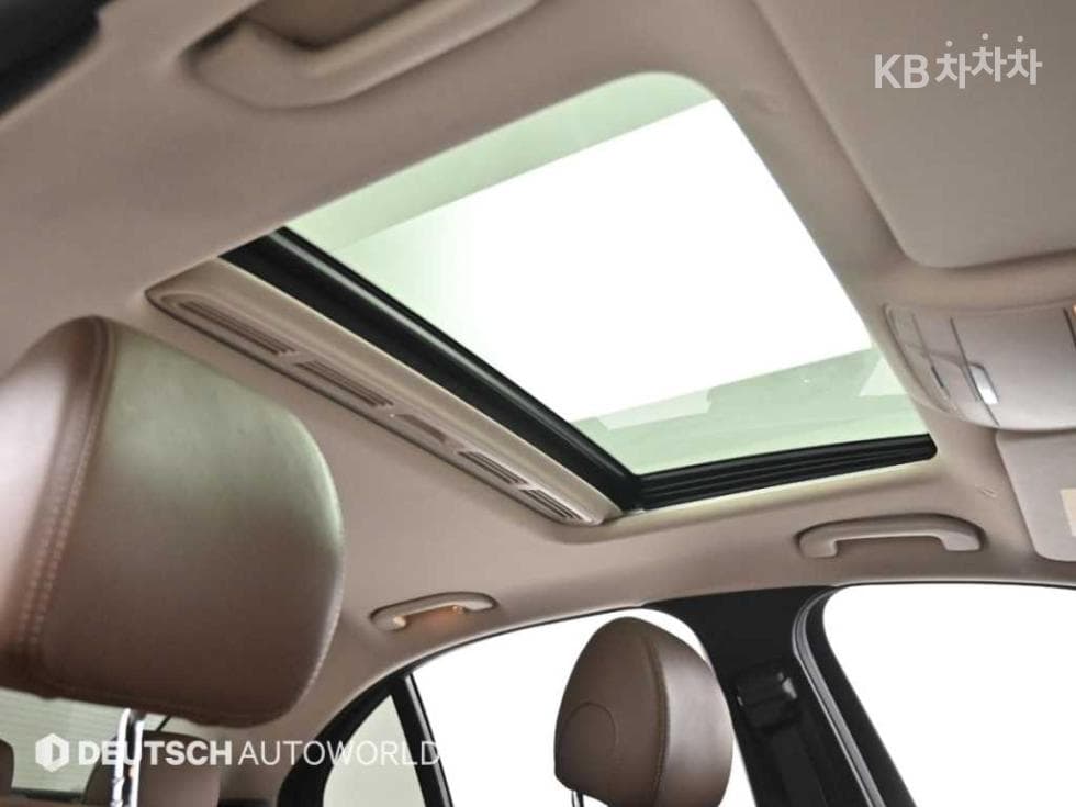 Mercedes-Benz E-Class (W213)E220d Avantgarde - 19