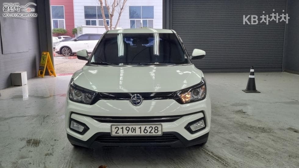 KG Mobility Tivoli 아머1.6 Diesel TX 2WD - 3