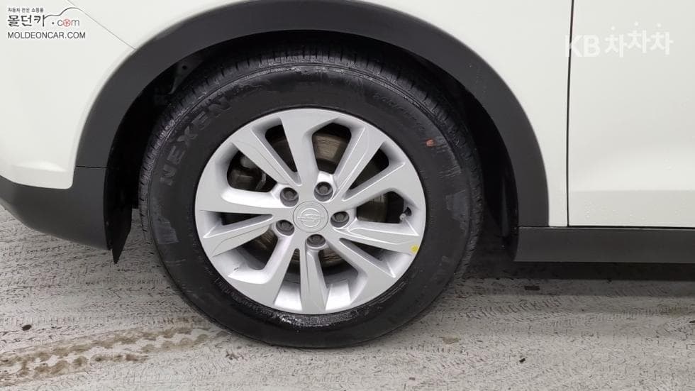 KG Mobility Tivoli 아머1.6 Diesel TX 2WD - 6
