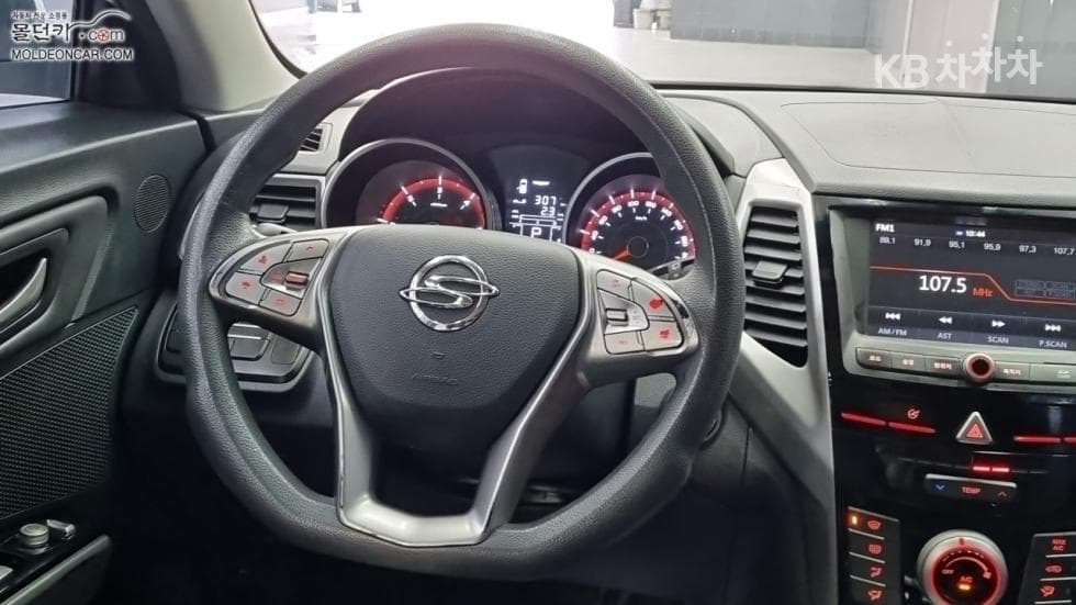 KG Mobility Tivoli 아머1.6 Diesel TX 2WD - 11