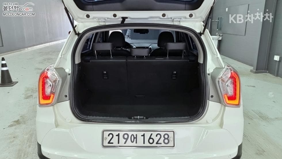 KG Mobility Tivoli 아머1.6 Diesel TX 2WD - 18