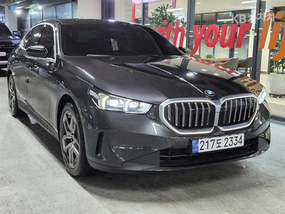 BMW New5 Series(G60) 530i xDrive M Sport - Image 1