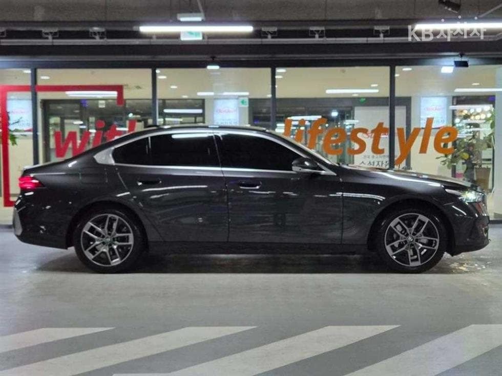 BMW New5 Series(G60)530i xDrive M Sport - 3