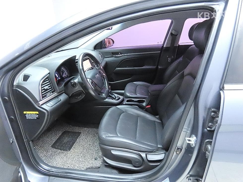 Hyundai Avante (Elantra)AD1.6 GDi Modern - 10