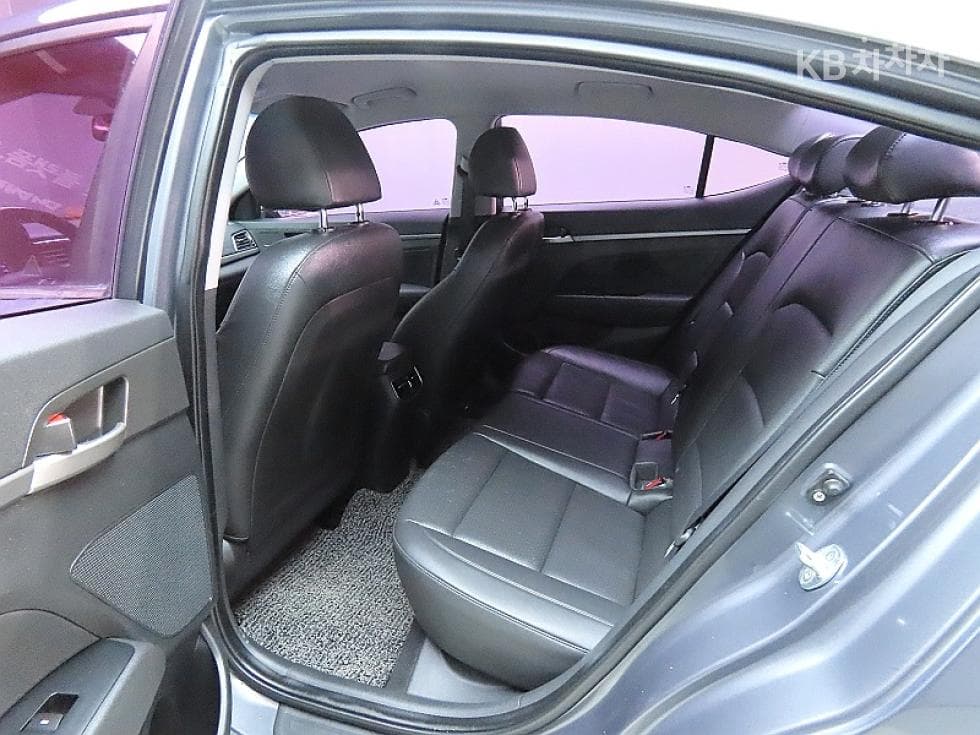 Hyundai Avante (Elantra)AD1.6 GDi Modern - 11