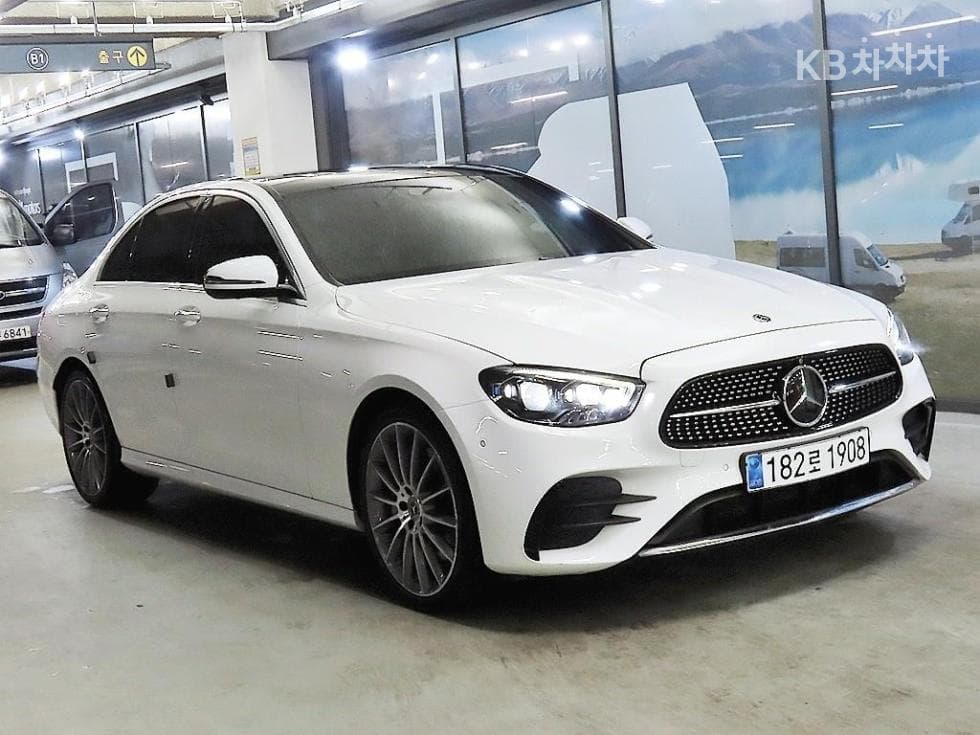 Mercedes-Benz E-Class (W213) E350 4MATIC Avantgarde - Image 1