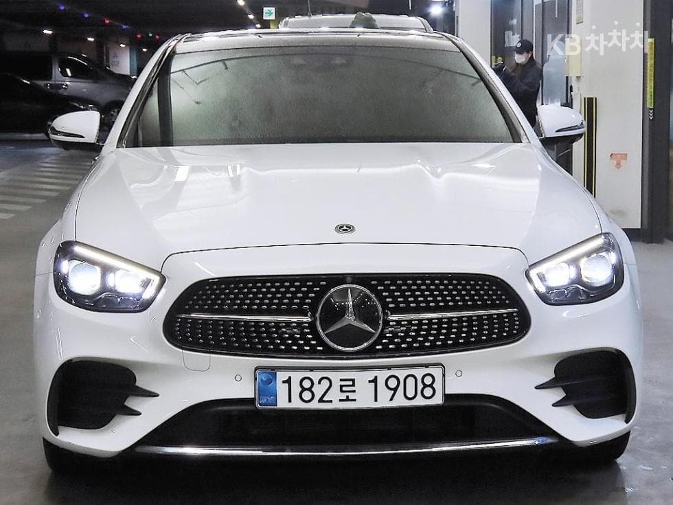 Mercedes-Benz E-Class (W213)E350 4MATIC Avantgarde - 2