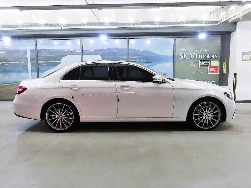 Mercedes-Benz E-Class (W213)E350 4MATIC Avantgarde - 3