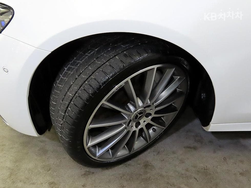 Mercedes-Benz E-Class (W213)E350 4MATIC Avantgarde - 20