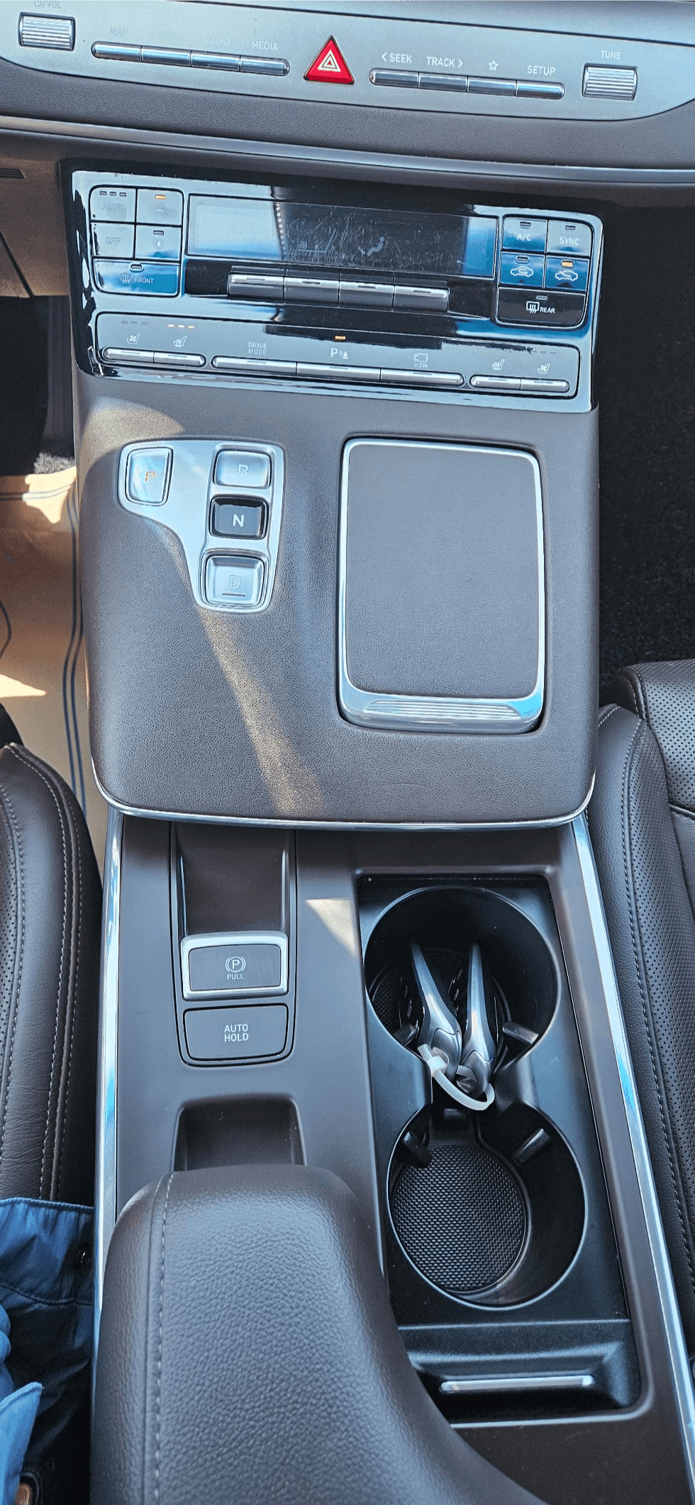 Hyundai The New (facelift) Grandeur (Azera)LPi 3.0 Rental car Modern - 25