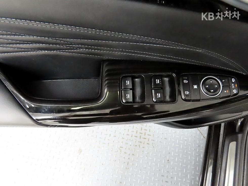 Kia K7 Premiere3.0 GDi Signature - 11