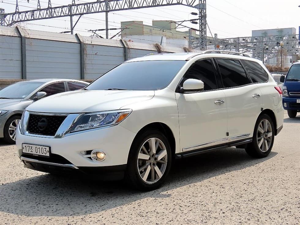 Nissan 패스파Seater더 3.5 4WD SE - Image 1