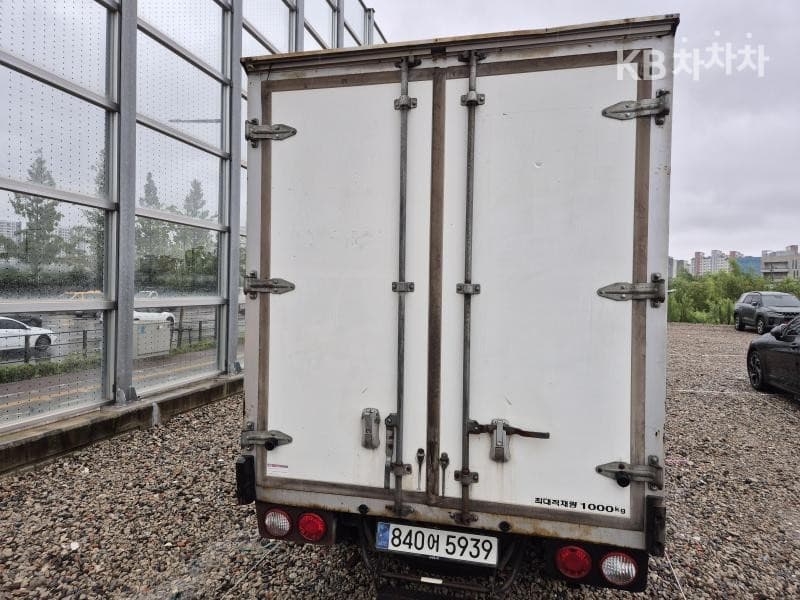 Kia Bongo 3 (light truck)1 Ton Box Truck King Cab - 4