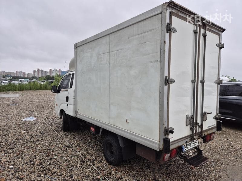 Kia Bongo 3 (light truck)1 Ton Box Truck King Cab - 5