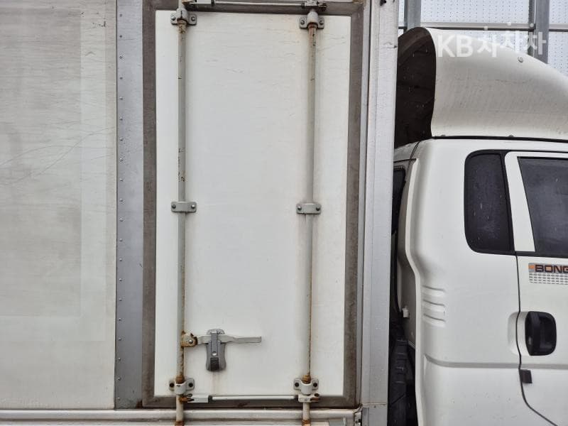 Kia Bongo 3 (light truck)1 Ton Box Truck King Cab - 7
