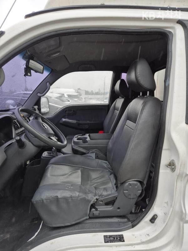Kia Bongo 3 (light truck)1 Ton Box Truck King Cab - 9