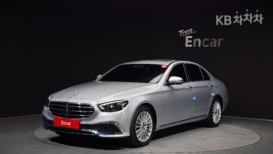 Mercedes-Benz E-Class (W213) E250 Exclusive - Image 1