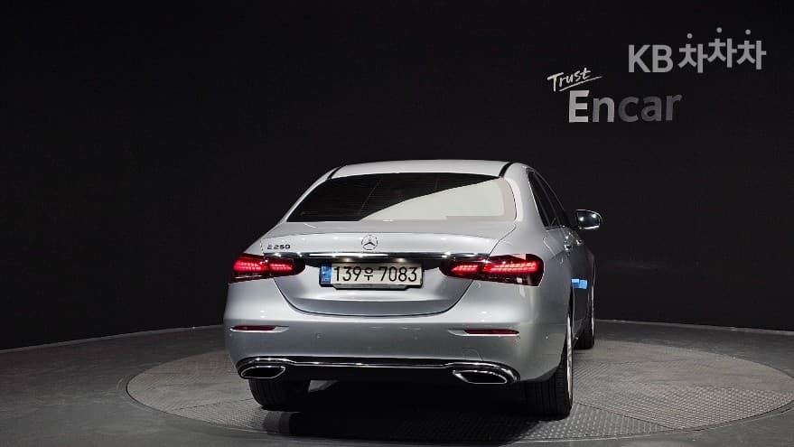 Mercedes-Benz E-Class (W213)E250 Exclusive - 4