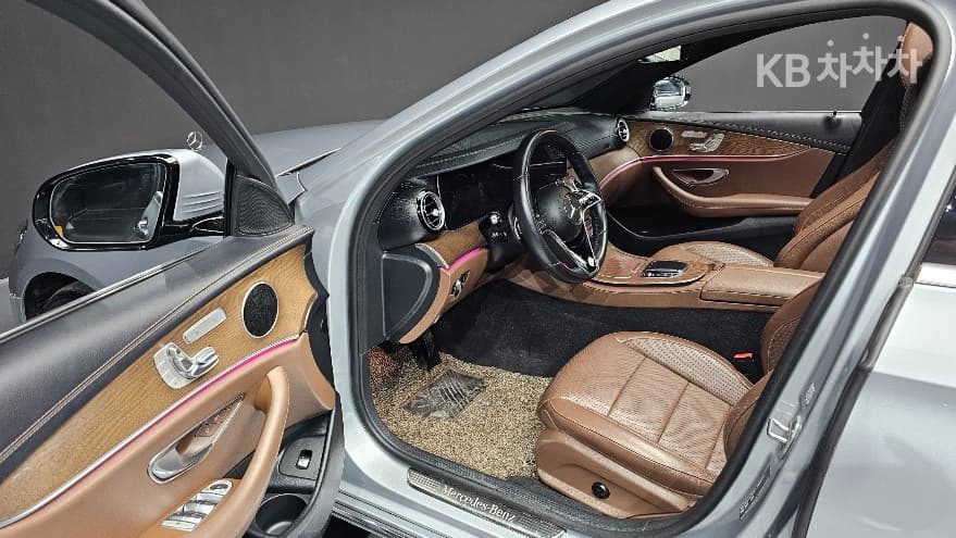 Mercedes-Benz E-Class (W213)E250 Exclusive - 10