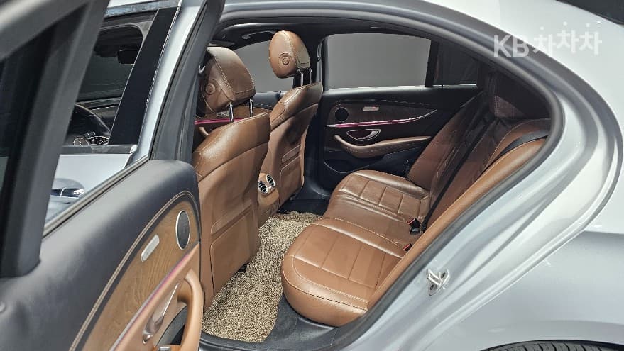 Mercedes-Benz E-Class (W213)E250 Exclusive - 11