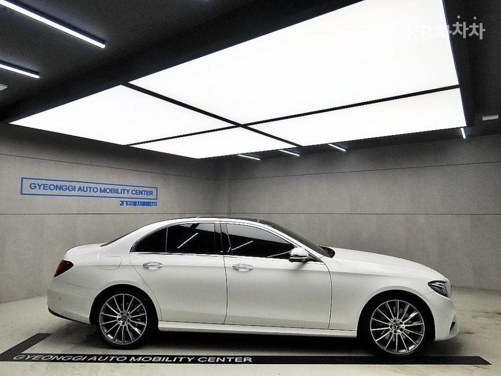Mercedes-Benz E-Клас (W213)E350 4MATIC AMG Line - 2