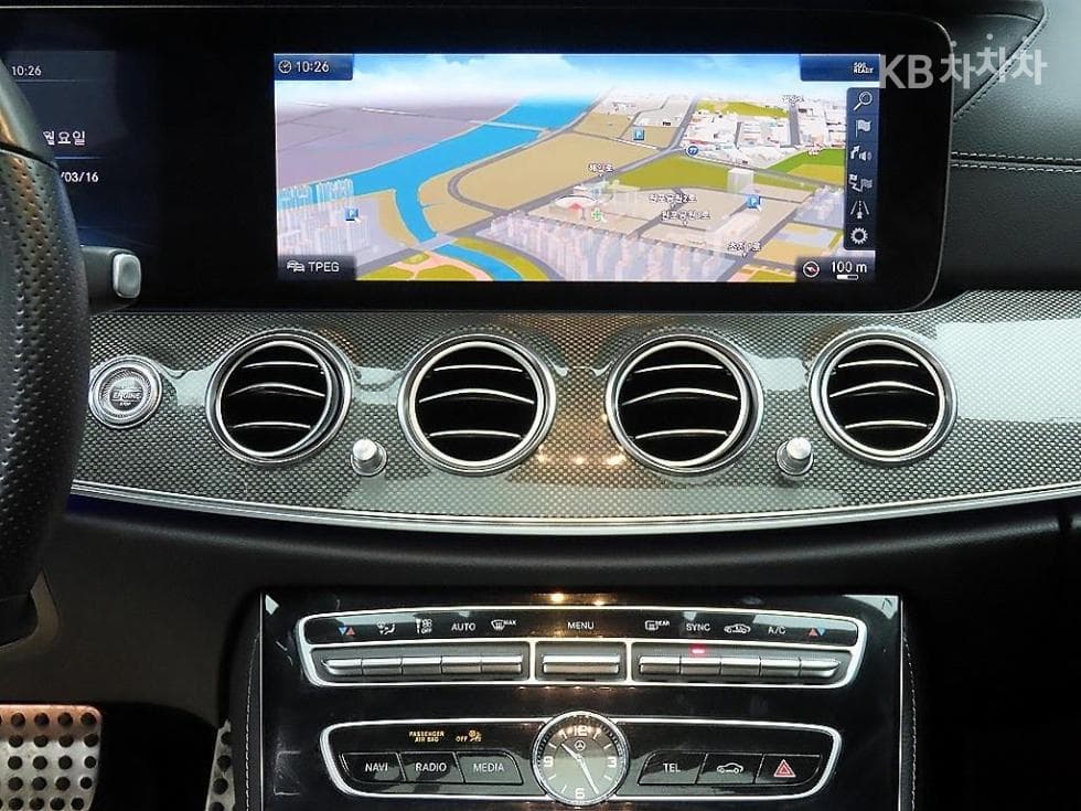 Mercedes-Benz E-Клас (W213)E350 4MATIC AMG Line - 13
