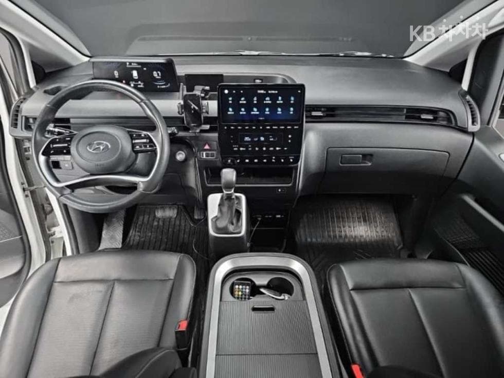 Hyundai Staria Cargo2.2 Cargo 5 Modern - 5