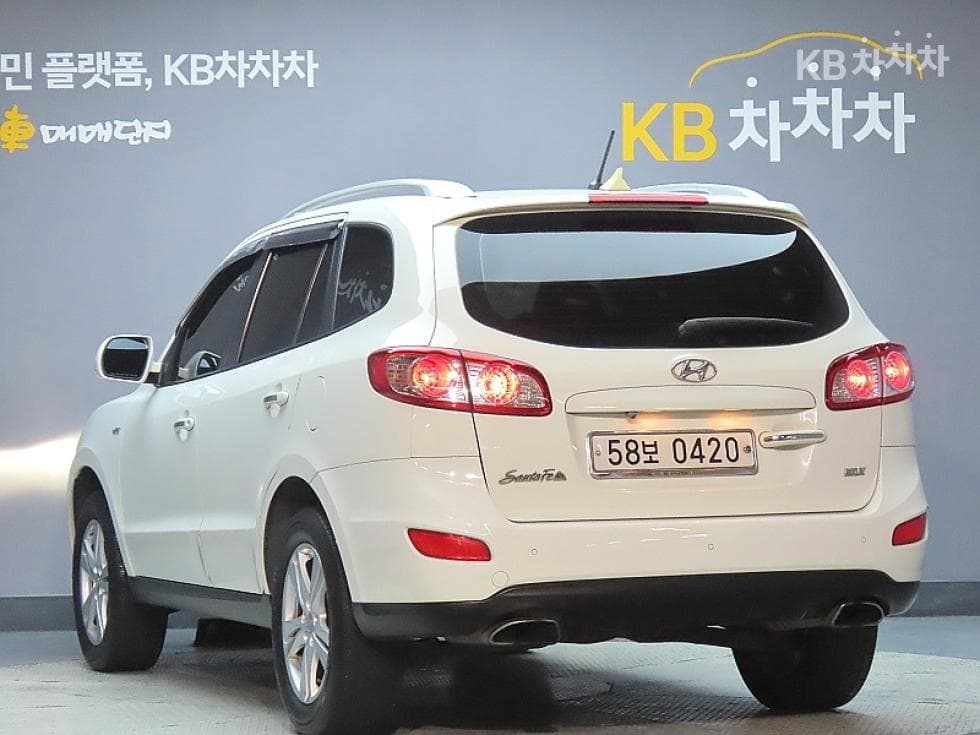 Hyundai Santa Fe CM2WD(2.0 e-VGT) MLX Luxury - 4