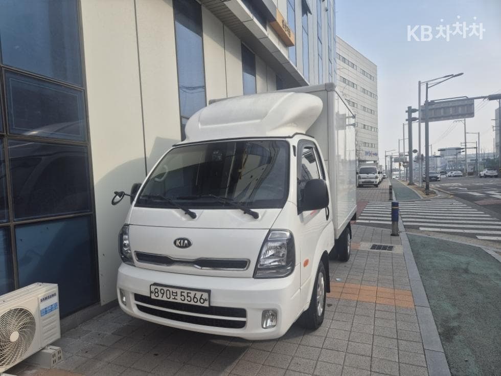 Kia The New (facelift) Bongo 3 (light truck) Box Truck 1 Ton Plus형 King Cab Extra Long L - Image 1