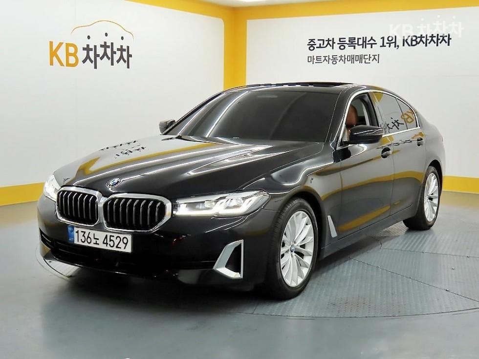 BMW 올New5 Series (G30) 520i Luxury - Image 1