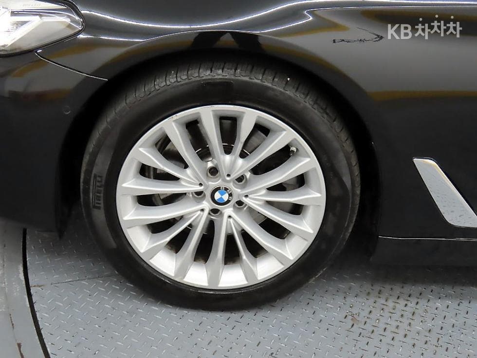 BMW 올New5 Series (G30)520i Luxury - 19