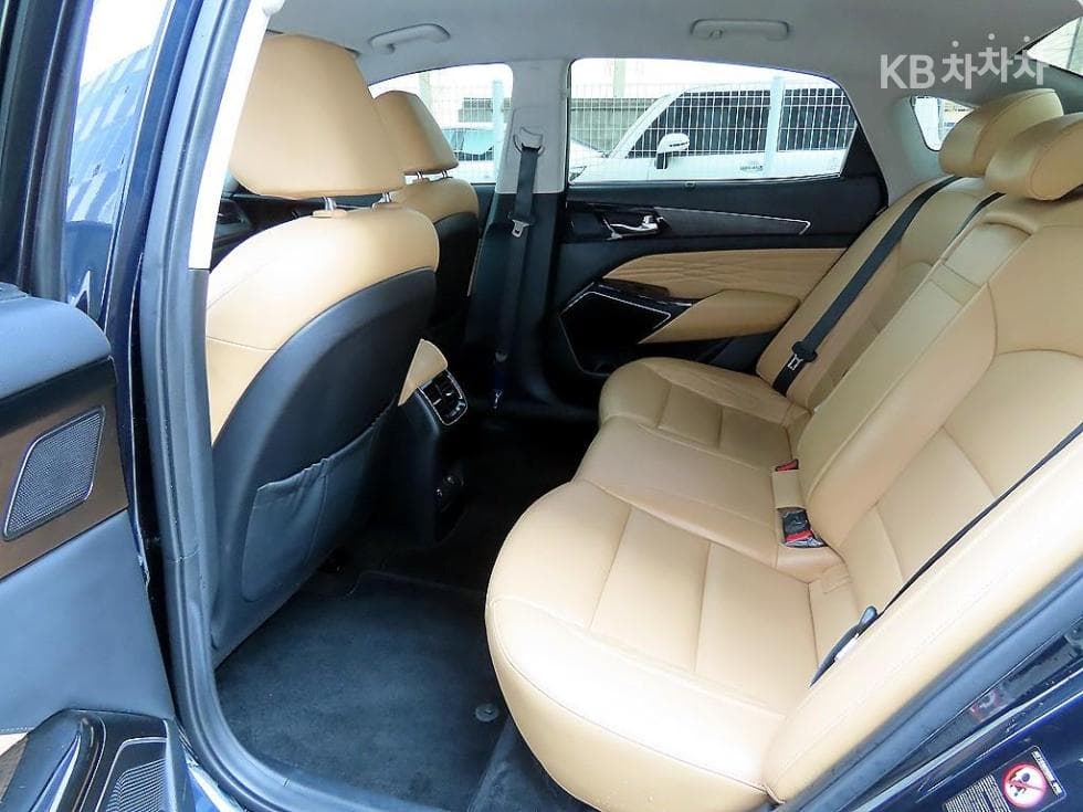Kia K7 Premiere Hybrid2.4 HEV Signature - 6