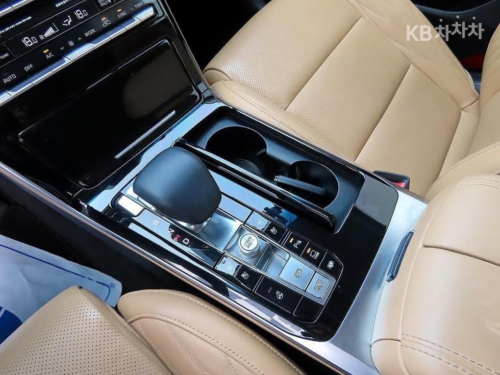 Kia K7 Premiere Hybrid2.4 HEV Signature - 10