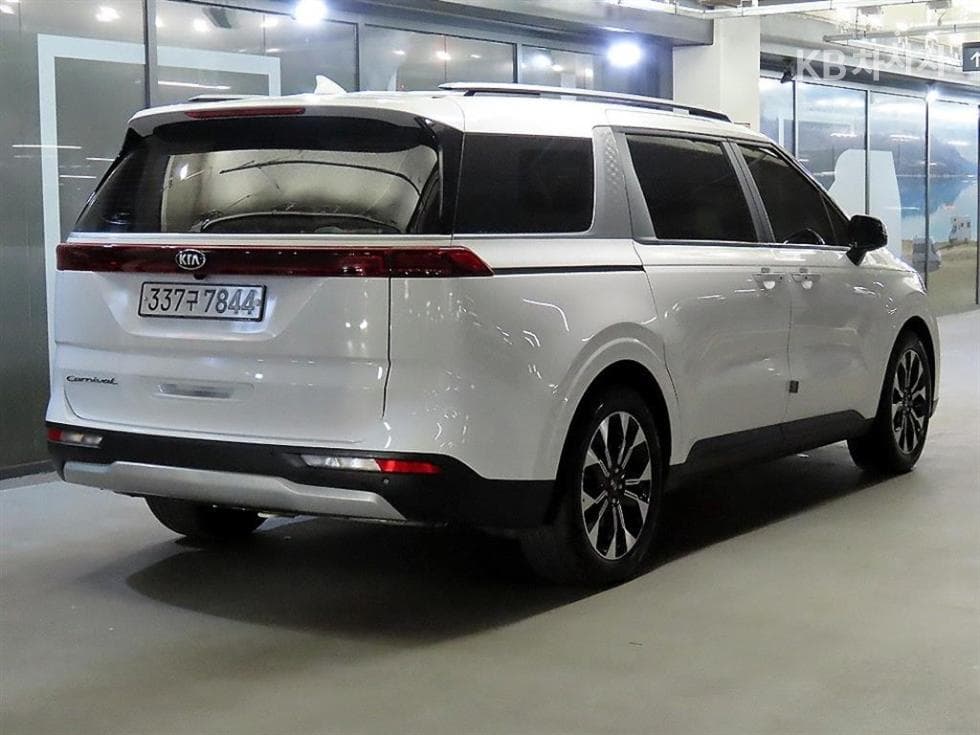 Kia Carnival 4th generationD2.2 9-seater Prestige - 4