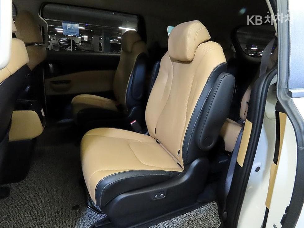 Kia Carnival 4th generationD2.2 9-seater Prestige - 7