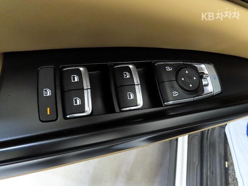 Kia Carnival 4th generationD2.2 9-seater Prestige - 13