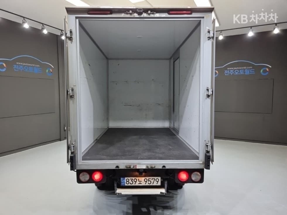 Kia The New (facelift) Bongo 3 (light truck)Box Truck 1.2Ton Plus형 표준캡 Extra Long GL - 24