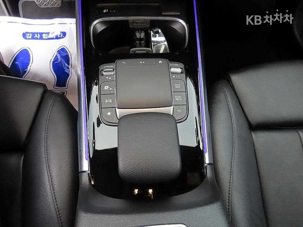 Mercedes-Benz GLB(X247)GLB 220 - 13