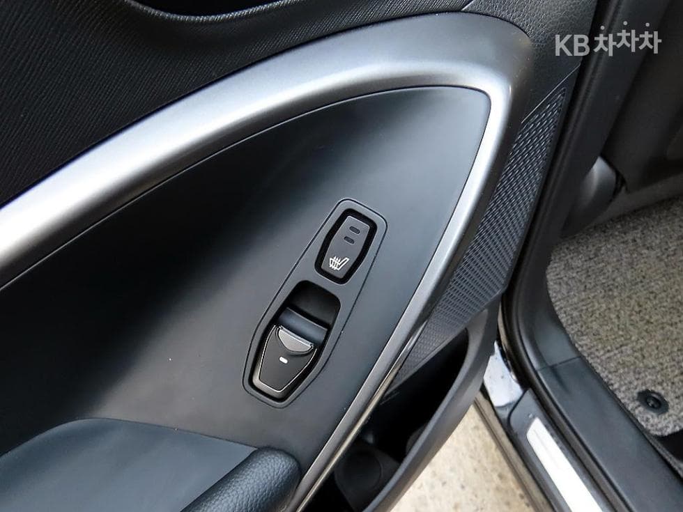 Hyundai The New (facelift) 맥스CruzeDiesel(e-VGT)R2.2 2WD Exclusive 7-seater (Limousine) - 16