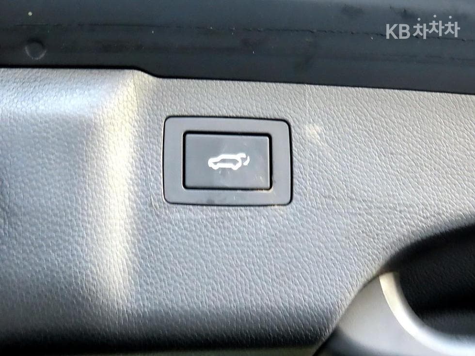 Hyundai The New (facelift) 맥스CruzeDiesel(e-VGT)R2.2 2WD Exclusive 7-seater (Limousine) - 17