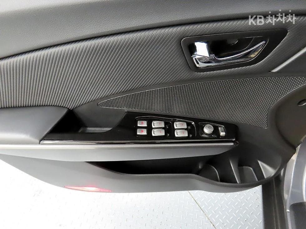 KG Mobility TivoliGasoline LX Highest-end Type - 11