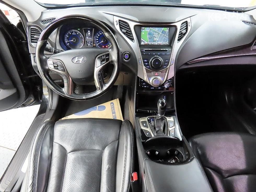 Hyundai Grandeur (Azera)HGHG240 Luxury - 7