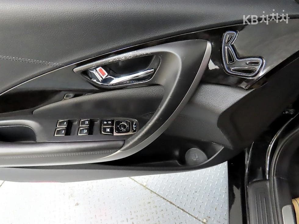 Hyundai Grandeur (Azera)HGHG240 Luxury - 11