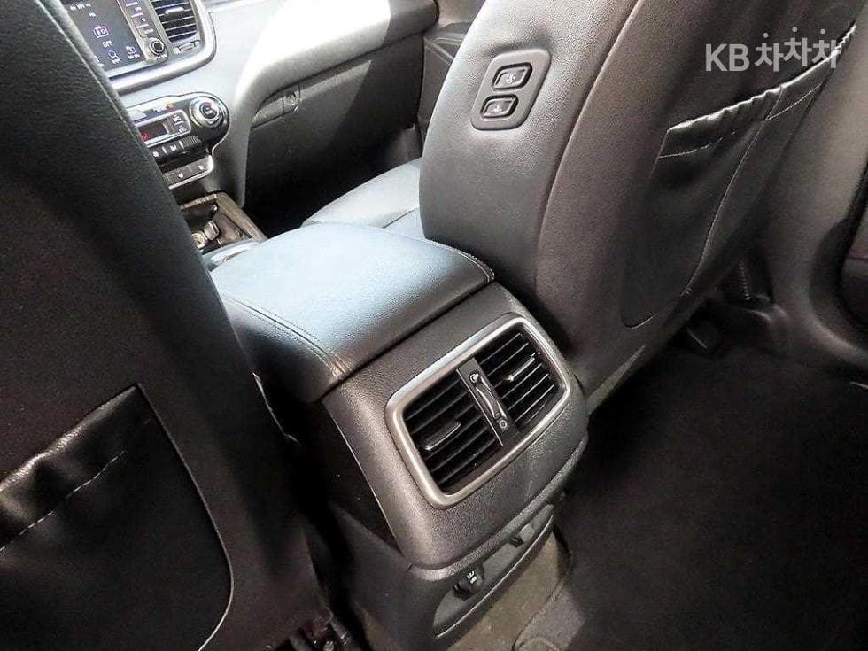 Kia The New (facelift) Sorento2.0 Diesel 2WD Noblesse - 17