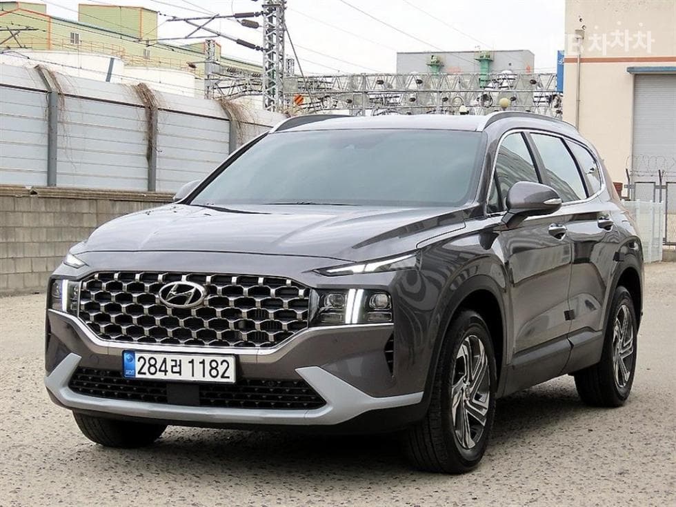 Hyundai The New (facelift) Santa Fe TM Gasoline 2.5T 2WD Prestige - Image 1