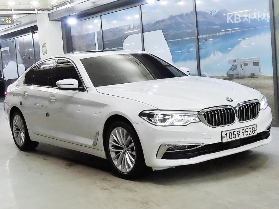 BMW 올New5 Series (G30) 520d xDrive Luxury Plus - Image 1