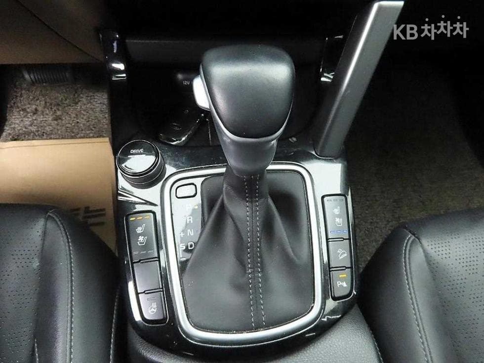 Kia Seltos1.6 Gasoline Turbo 2WD Prestige - 10