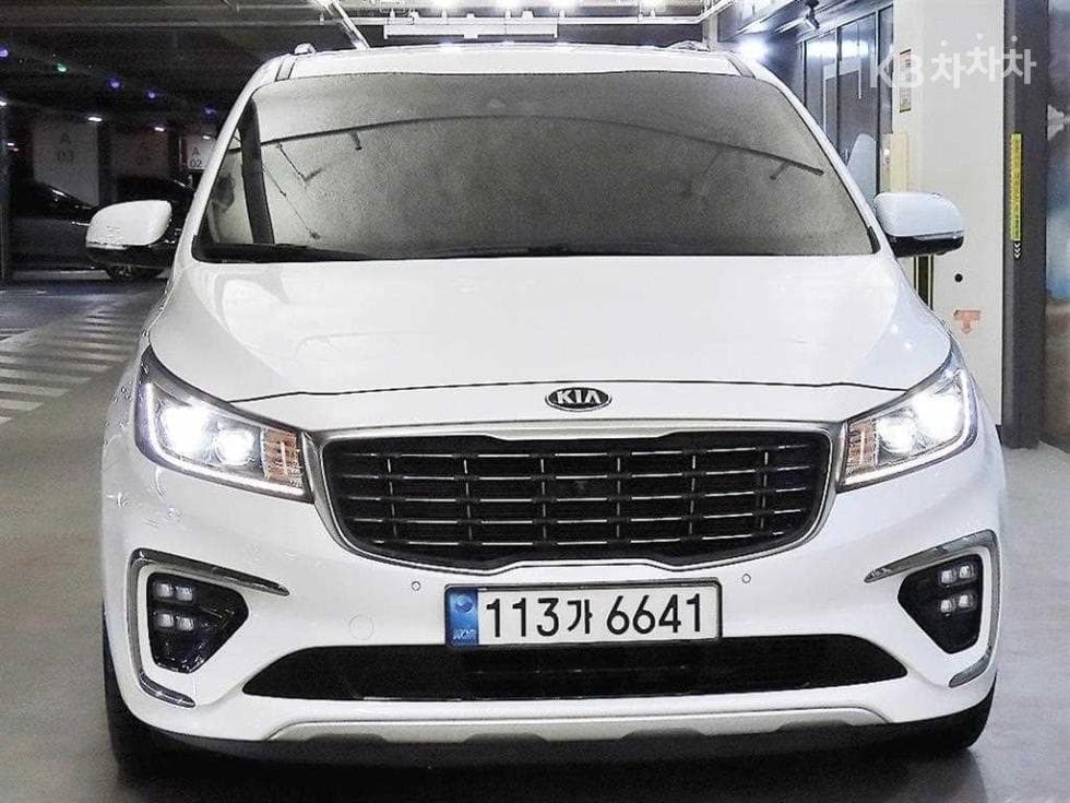 Kia The New (facelift) Carnival9-seater 3.3 Gasoline Noblesse Special (special feature/edition) - 2